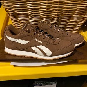 Brown Reebok classics size 4.5